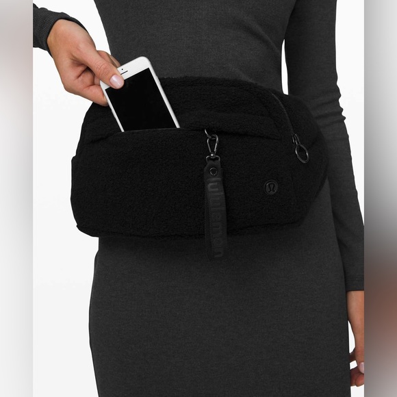 Lululemon On The Beat Belt Bag Sold Out! - Picture 2 of 9